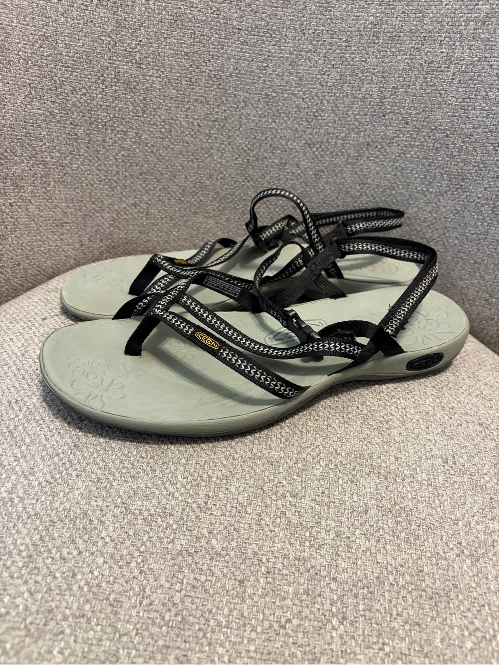 KEEN - size 10, La Paz Thong Sandals.